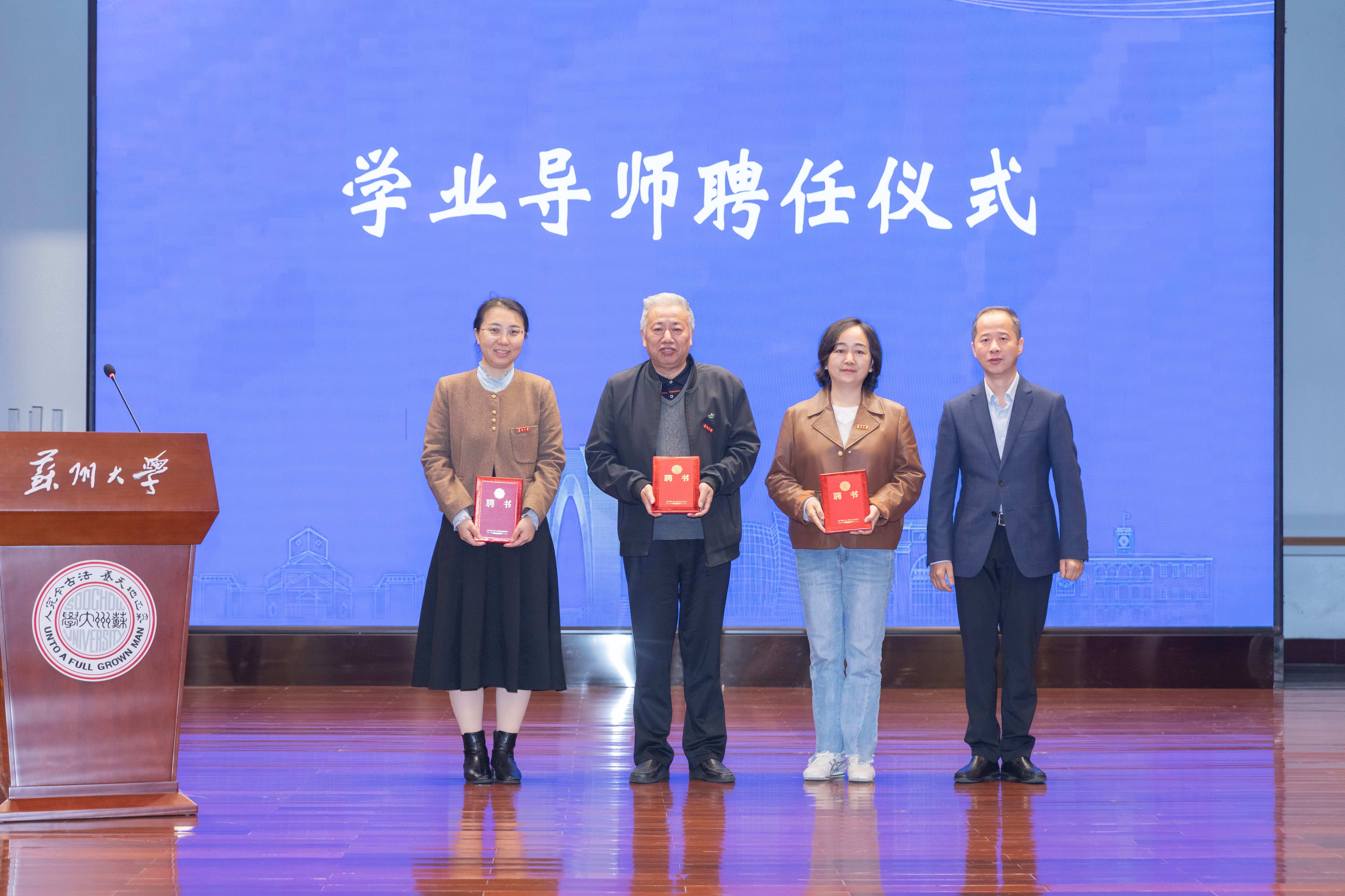 AG体育-苏州大学副校长前往训练基地，为苏州队守门员纪振勇拨穗(加州大学伯克利分校)