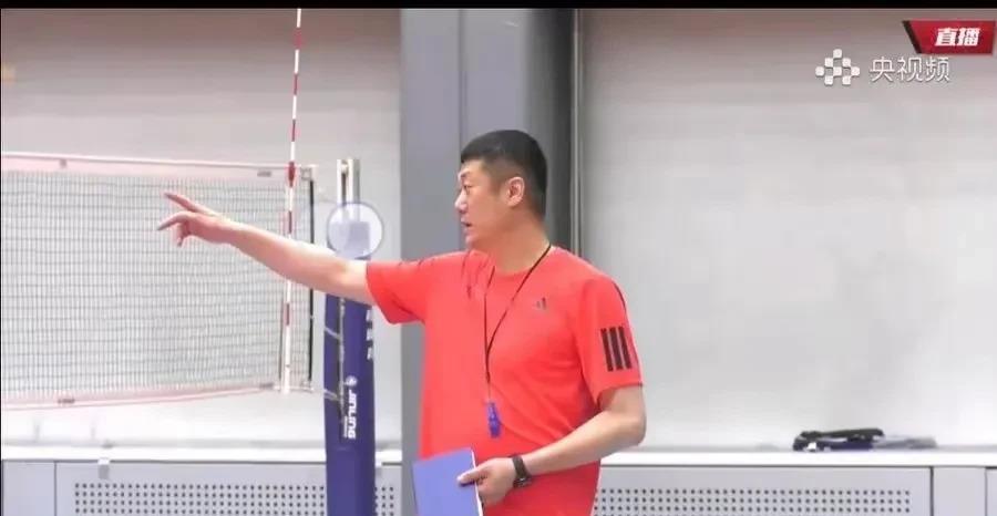 AG体育-教练组进行战术调整加强训练(教练组进行战术调整加强训练方案)